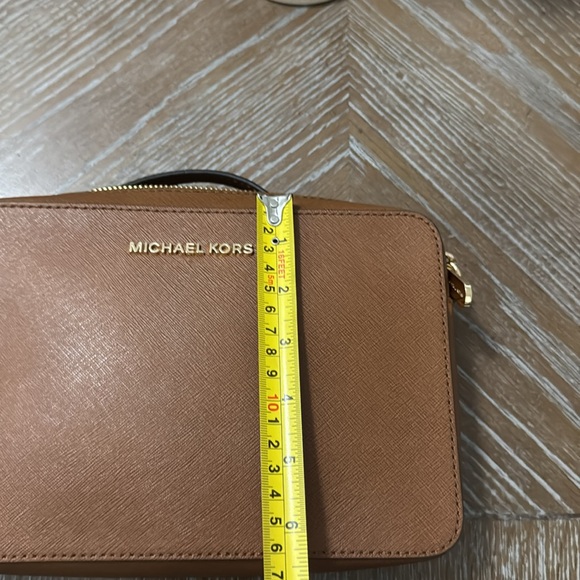 Michael Kors Chestnut Crossbody with Gold Chain - Picture 9 of 10
